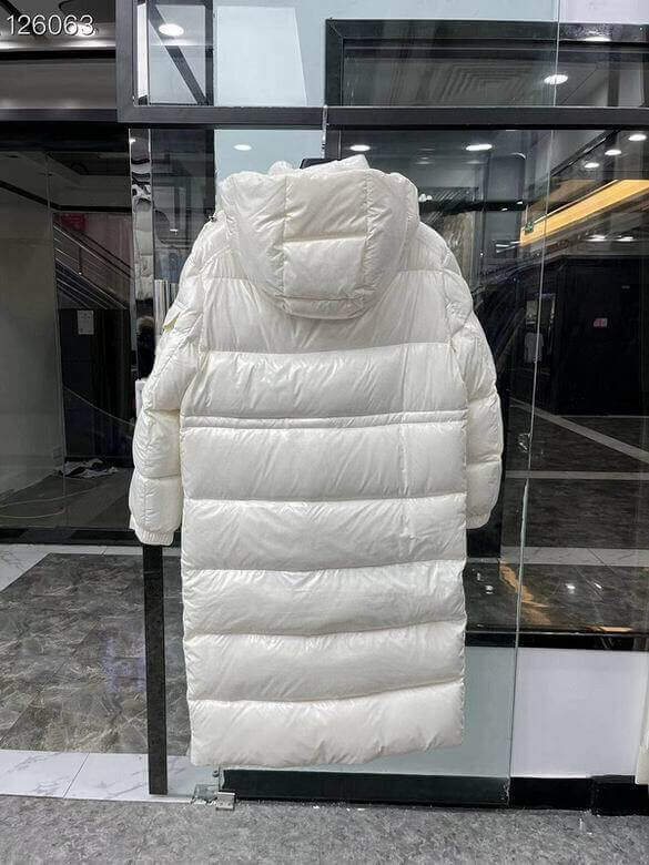 Premièrement : Les doudounes Moncler Femme, ainsi que les manteau Moncler Femme, incarnent un style et un raffinement incomparables.