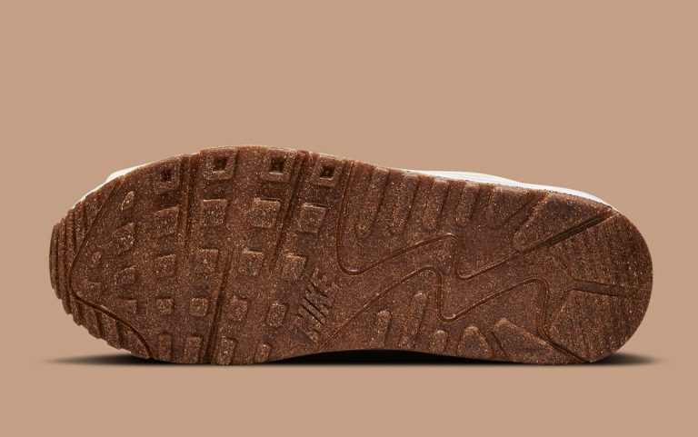 Les baskets Nike Air Max 90 Futura sont des pièces maîtresses de la mode.