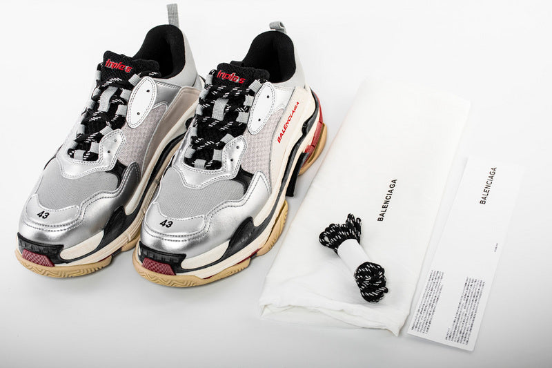 les sneakers Balenciaga Triple S "Beige Green Yellow" Femme sont un témoignage de l'engagement de Balenciaga à combiner style et innovation.