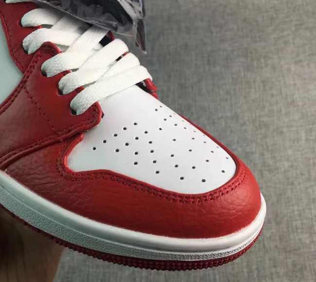 Les baskets Air Jordan 1 "Air Chicago" Femme  allient un style emblématique à un confort supérieur.