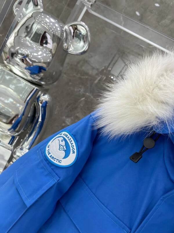 Résultat de l'évolution emblématique de la marque Canada G00se Femme, la Doudoune Canada G00se Femme est un témoignage de l'engagement de Canada G00se à combiner style,