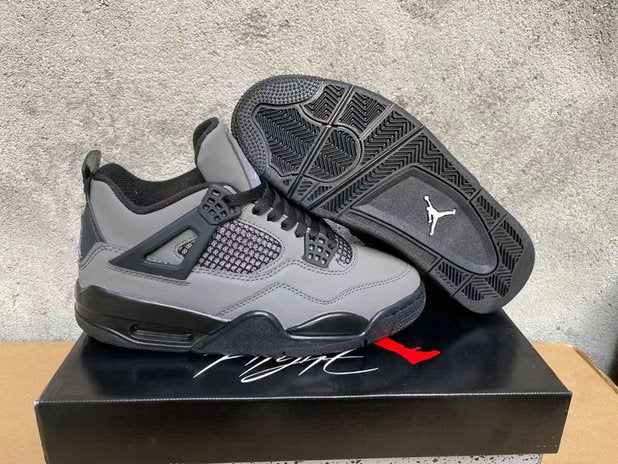 Premièrement : Les baskets Air Jordan 4 Femme se distinguent par leur design iconique et leur capacité à allier style et fonctionnalité.