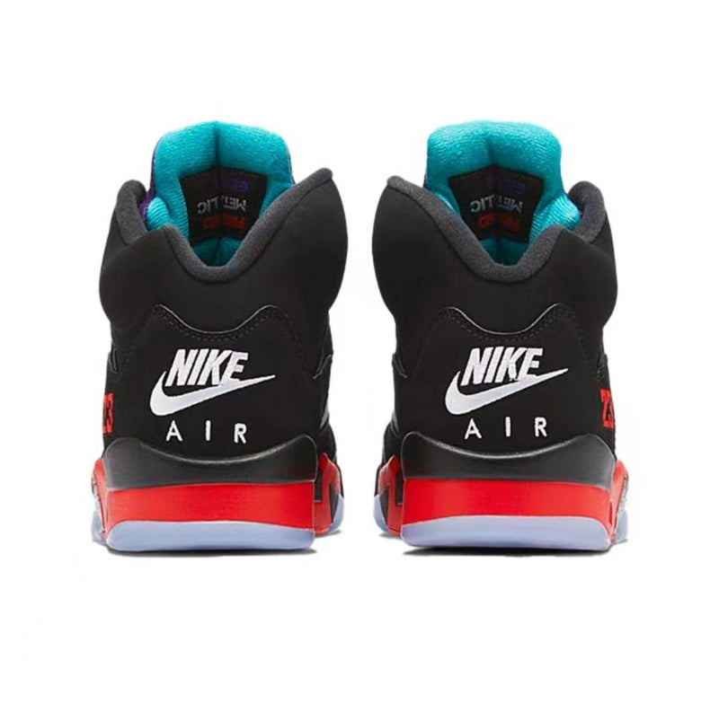 Les baskets Air Jordan 5 Femme permettent de personnaliser votre style tout en bénéficiant d’un confort supérieur.