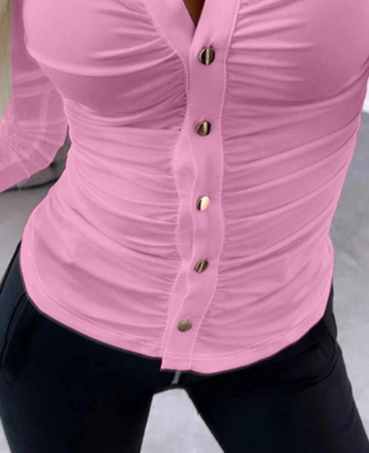 Premièrement : Cette Chemise boutonnée à manches longues et col froncé femme.