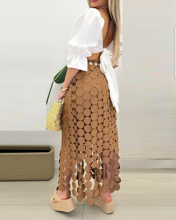 Premièrement : Cette Jupe longue moulante à pompons style bohème ajouré Femme.