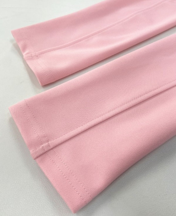 Premièrement : Apportez une touche de classe et de sophistication à votre dressing avec ce Manteau à col montant avec boutons sur le devant et manches longues et fausses poches Femme