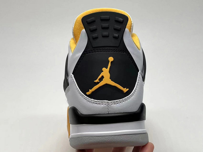 Premièrement : Les baskets Air Jordan 4 Femme se distinguent par leur design iconique et leur capacité à allier style et fonctionnalité.