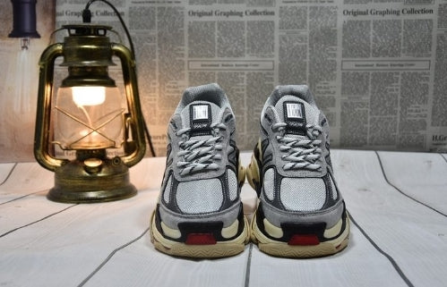 Les baskets New Balance Femme se démarquent par leur esthétique moderne et intemporelle, ainsi que par leur héritage sportif emblématique.