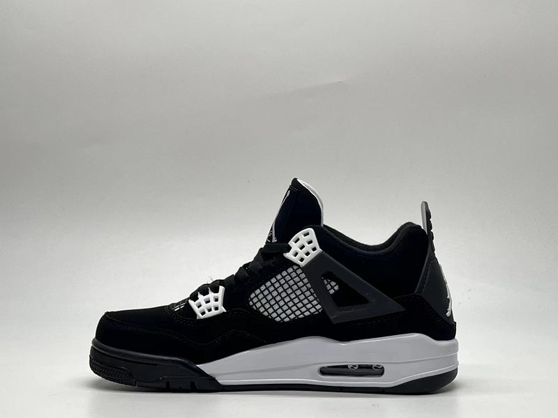 Premièrement : Les baskets Air Jordan 4 Femme se distinguent par leur design iconique et leur capacité à allier style et fonctionnalité.