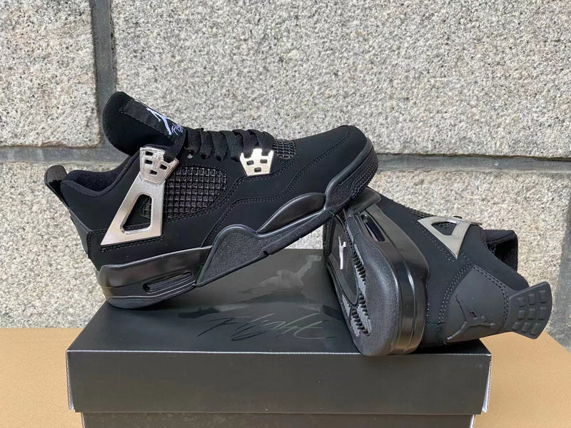 Premièrement : Les baskets Air Jordan 4 Femme se distinguent par leur design iconique et leur capacité à allier style et fonctionnalité.