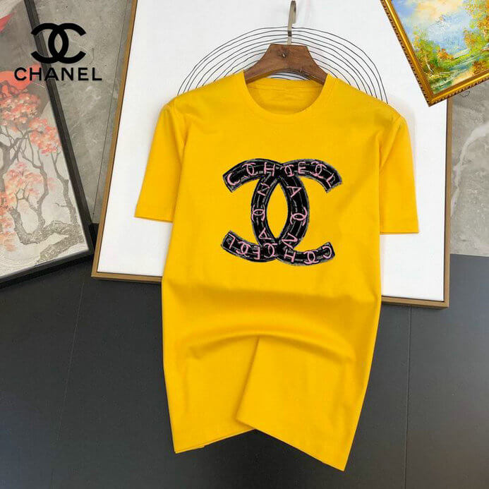 les T-shirts Chanel Femme offrent une élégance et un confort inégalés. Au meilleur prix. Le moins cher design emblématique.