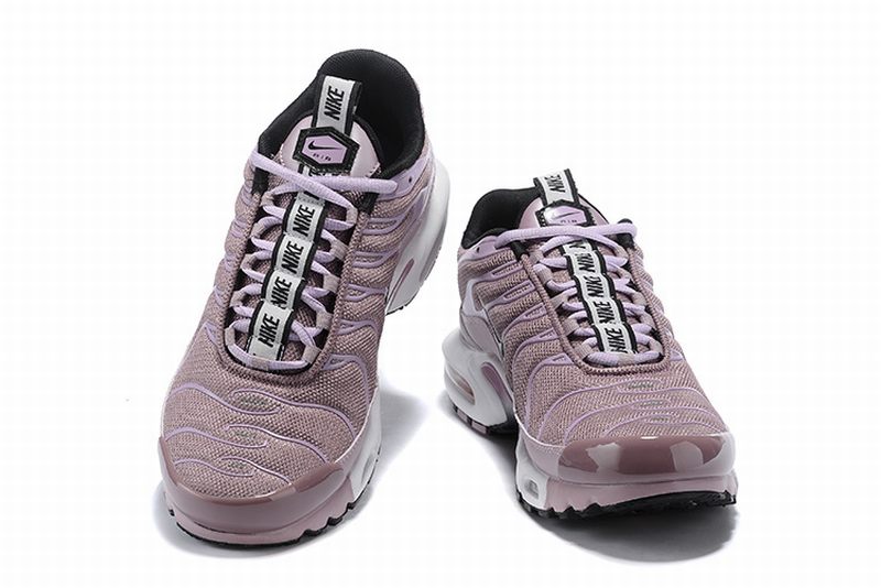 Résultats de l'évolution emblématique de la ligne Nike, les Nike TN Air Max Plus Femme sont un témoignage de l'engagement de Nike à combiner style et innovation.