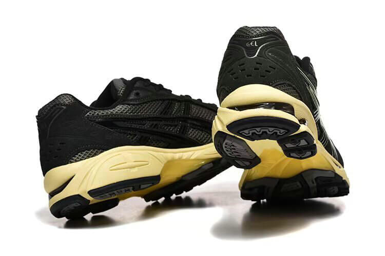 Premièrement :Les baskets Asics GEL-KAYANO offrent une combinaison parfaite de style et de performance. Leur design élégant et leurs technologies de pointe les rendent idéales pour les coureurs et les amateurs de mode