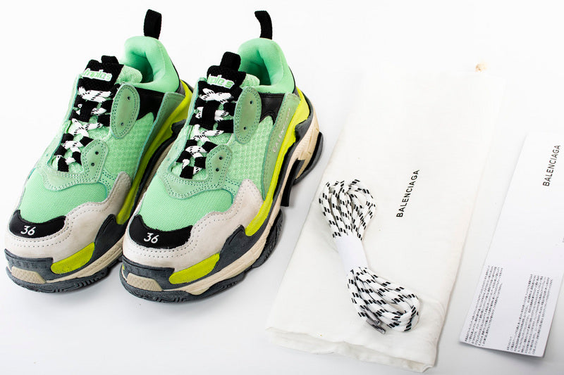 les sneakers Balenciaga Triple S "Beige Green Yellow" Femme sont un témoignage de l'engagement de Balenciaga à combiner style et innovation.