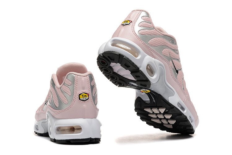 Résultats de l'évolution emblématique de la ligne Nike, les Nike TN Air Max Plus Femme sont un témoignage de l'engagement de Nike à combiner style et innovation.
