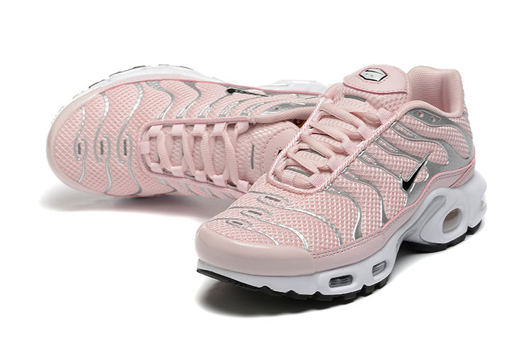 Résultats de l'évolution emblématique de la ligne Nike, les Nike TN Air Max Plus Femme sont un témoignage de l'engagement de Nike à combiner style et innovation.