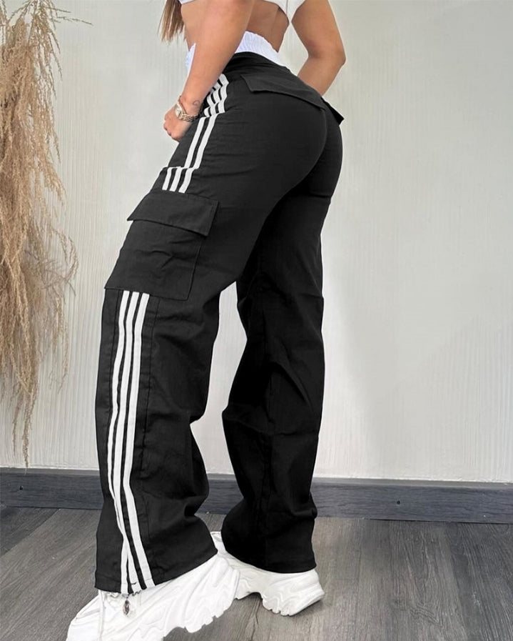 Premièrement : Ce Pantalon cargo taille haute extensible froncé à bandes rayées et poches Femme.