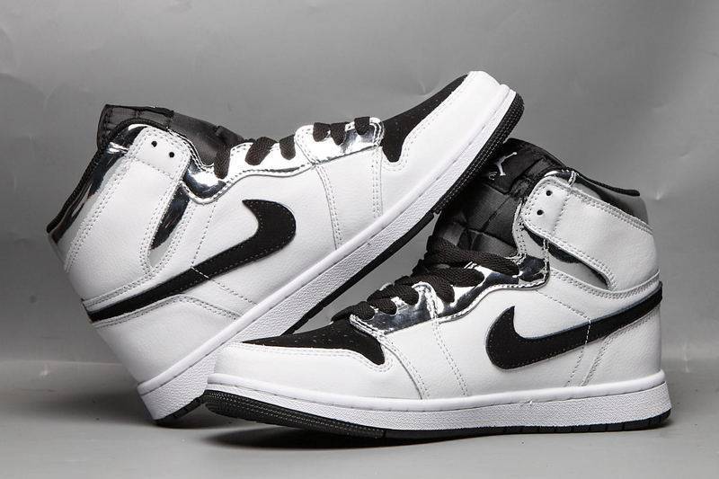 Les baskets Air Jordan 1 Low "Topaz Mist (GS)" pour femmes offrent une esthétique élégante avec des nuances de Topaz Mist.