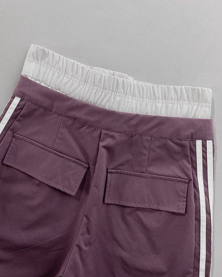 Premièrement : Ce Pantalon cargo taille haute extensible froncé à bandes rayées et poches Femme.