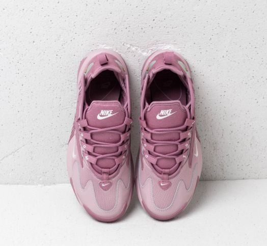 Les baskets Nike Air Zoom Femme se démarquent par leur design sportif et moderne, conçu pour maximiser les performances exceptionnelles
