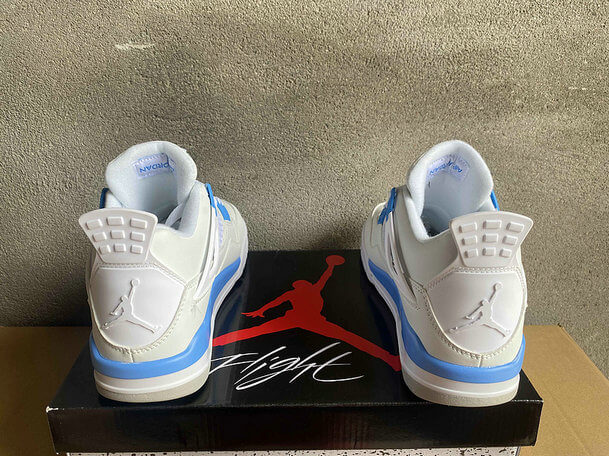 Premièrement : Les baskets Air Jordan 4 Femme se distinguent par leur design iconique et leur capacité à allier style et fonctionnalité.
