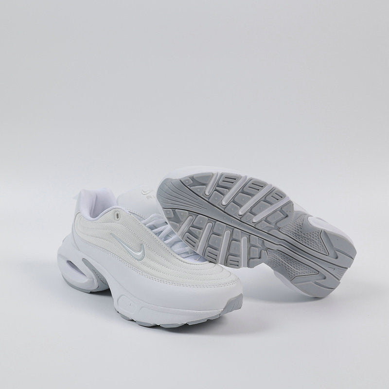 Les baskets Nike Air Max Portal incarnent un style moderne exceptionnelle. Avec leur design futuriste et épuré.pas cher.