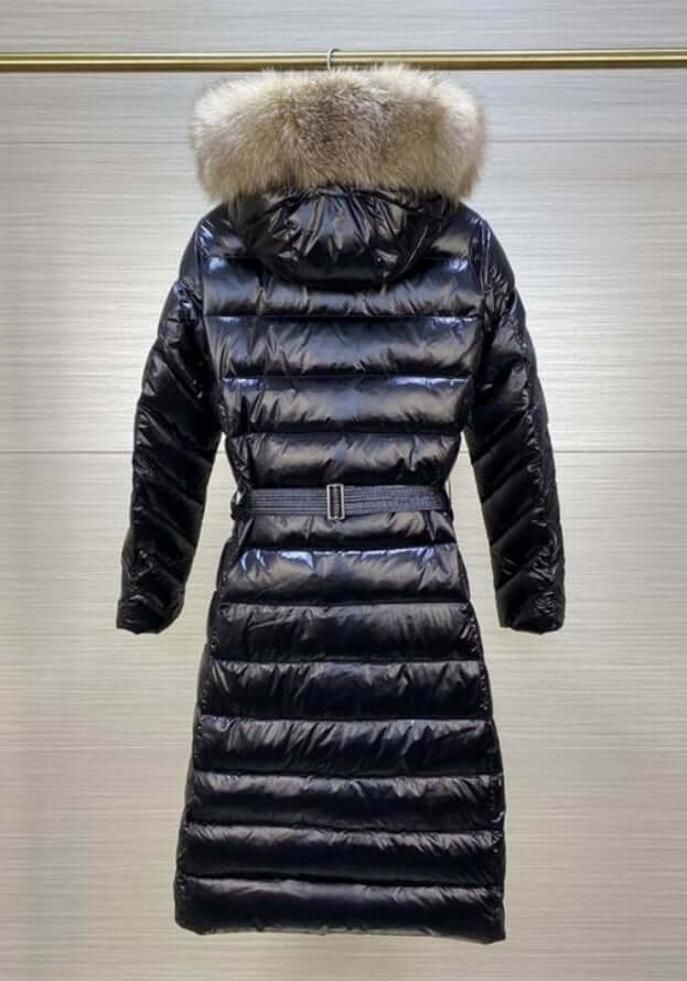 Premièrement : Les doudounes Moncler Femme, ainsi que les manteau Moncler Femme, incarnent un style et un raffinement incomparables.