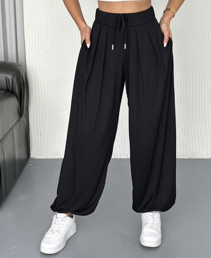 Premièrement : Ce Pantalon taille haute élastique à revers et cordon de serrage , coupe ample et décontractée , froncé Femme .