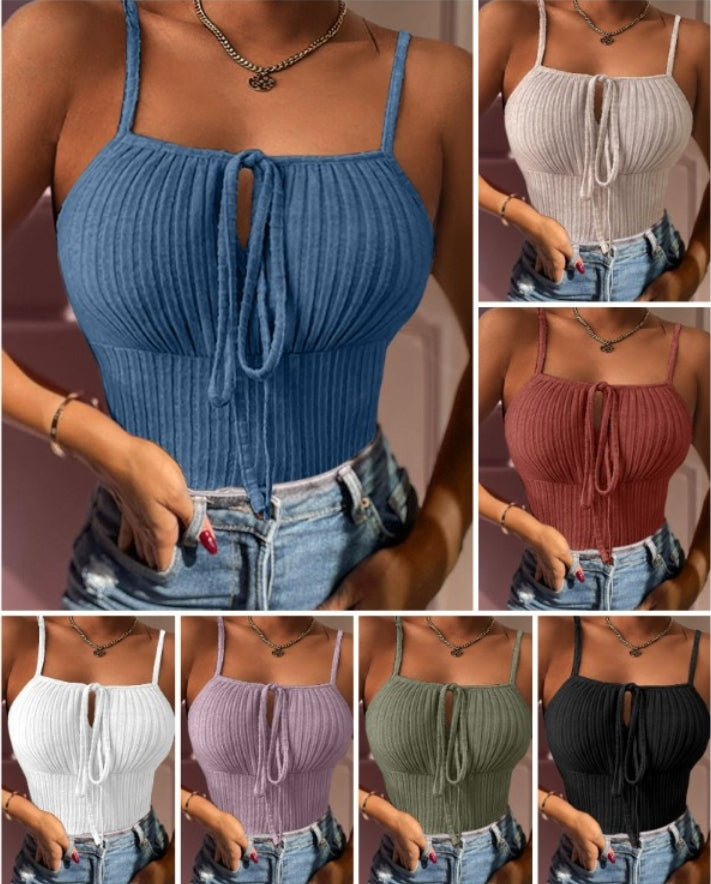 Premièrement : Ce Haut caraco côtelé à détails noués Femme séduit par sa texture douce et extensible.