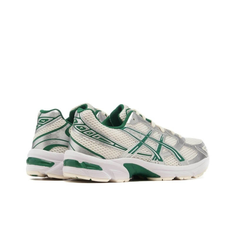 Premièrement :Les baskets Asics offrent une combinaison parfaite de style et de performance. Leur design élégant et leurs technologies de pointe les rendent idéales pour les coureurs et les amateurs de mode.