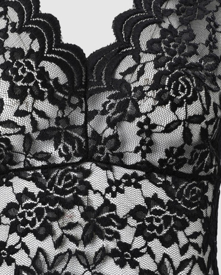 Premièrement : Ce Débardeur en dentelle brodée à col en V femme  incarne l’élégance romantique avec une touche délicate.