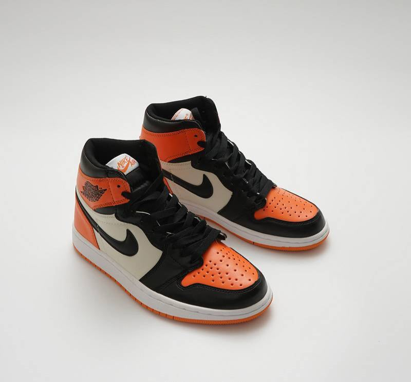 Les Air Jordan 1 Retro High OG "Shattered Backboard" Femme incarnent l’héritage emblématique de la marque Jordan tout en ajoutant une touche d’audace visuelle.