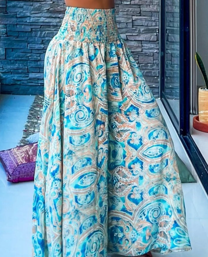 Premièrement : Le Pantalon larges , taille haute, à imprimé tropical femme, est la pièce parfaite pour insuffler une touche d’exotisme à votre garde-robe.