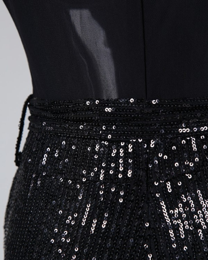Premièrement : Brillez de mille feux avec cette Combinaison à paillettes plongeante en maille transparente à manches courtes, combinaison sexy et scintillante à coupe ajustée femme.