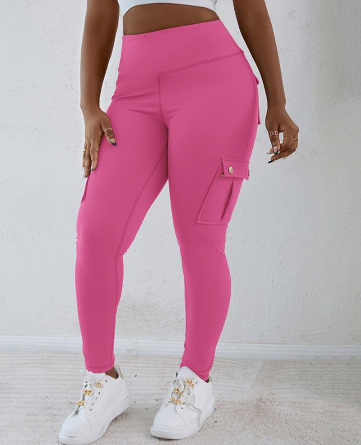 Premièrement : Ce Legging de motard taille haute avec poches à rabat pour soulever les fesses.