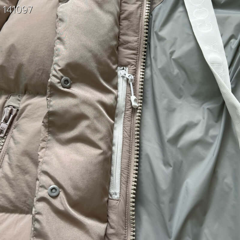 Résultat de l'évolution emblématique de la marque Canada G00se Femme, la Doudoune Canada G00se Femme est un témoignage de l'engagement de Canada G00se à combiner style,