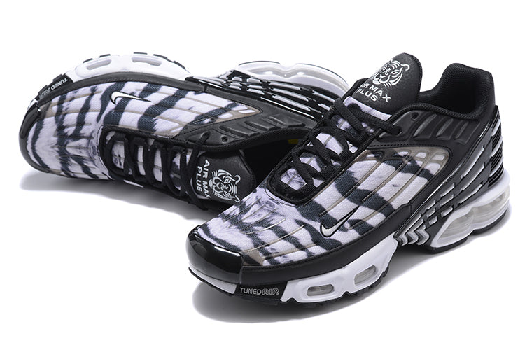 Résultats de l'évolution emblématique de la ligne Nike, les Nike TN Air Max Plus Femme sont un témoignage de l'engagement de Nike à combiner style et innovation.