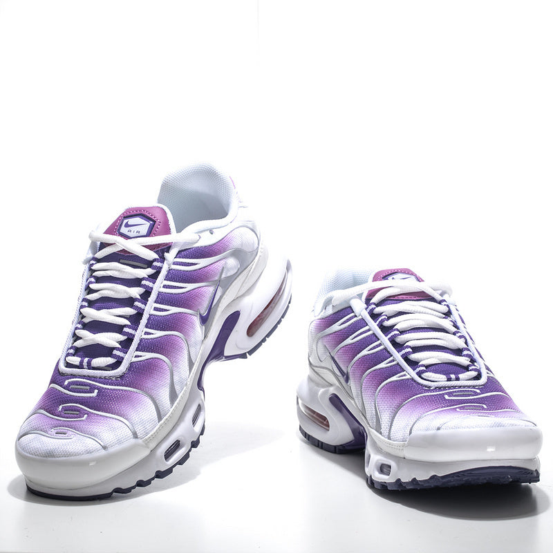 Résultats de l'évolution emblématique de la ligne Nike, les Nike TN Air Max Plus Femme sont un témoignage de l'engagement de Nike à combiner style et innovation.