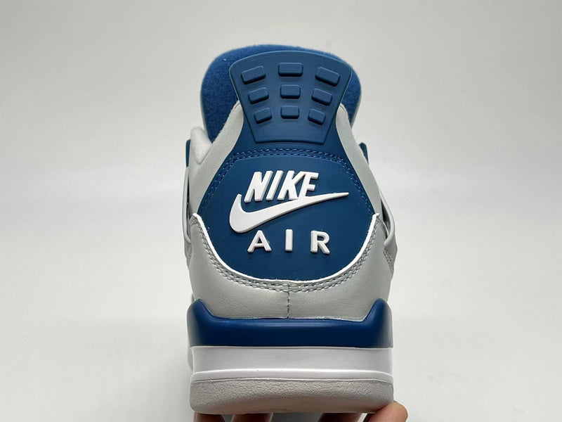 Premièrement : Les baskets Air Jordan 4 Femme se distinguent par leur design iconique et leur capacité à allier style et fonctionnalité.