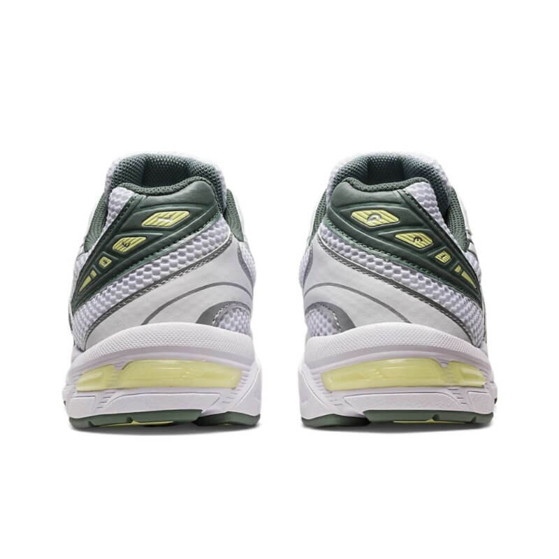 Premièrement :Les baskets Asics offrent une combinaison parfaite de style et de performance. Leur design élégant et leurs technologies de pointe les rendent idéales pour les coureurs et les amateurs de mode.