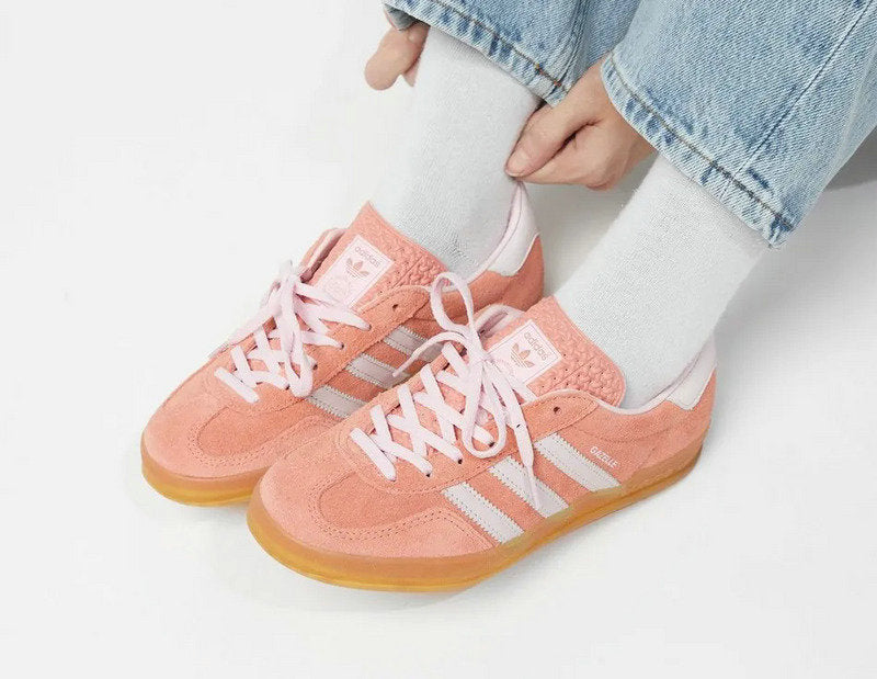 Premièrement : Les Adidas Gazelle Femme allient un style emblématique à une performance exceptionnelle.
