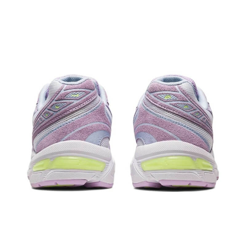 Premièrement :Les baskets Asics offrent une combinaison parfaite de style et de performance. Leur design élégant et leurs technologies de pointe les rendent idéales pour les coureurs et les amateurs de mode.