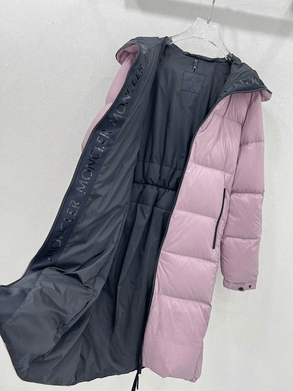 Premièrement : Les doudounes Moncler Femme, ainsi que les manteau Moncler Femme, incarnent un style et un raffinement incomparables.
