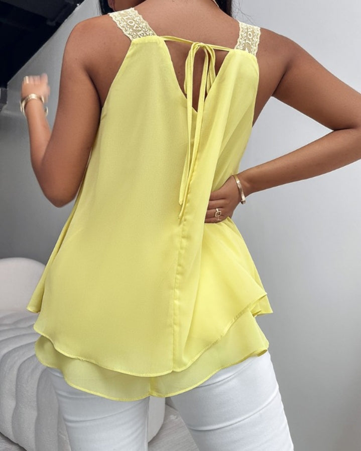 Premièrement : Ce Débardeur à col en U et bretelles épaisses avec détails en dentelle contrastée femme.