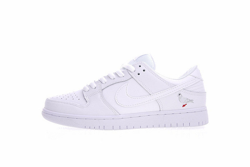 les baskets Nike SB Dunk femme Low sont un témoignage de l'engagement de Nike à combiner style et innovation.
