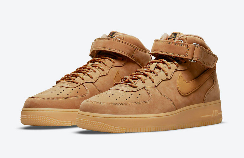 Premièrement : Les baskets Nike Air Force 1 High Femme réinventent la silhouette classique avec un design montant emblématique.