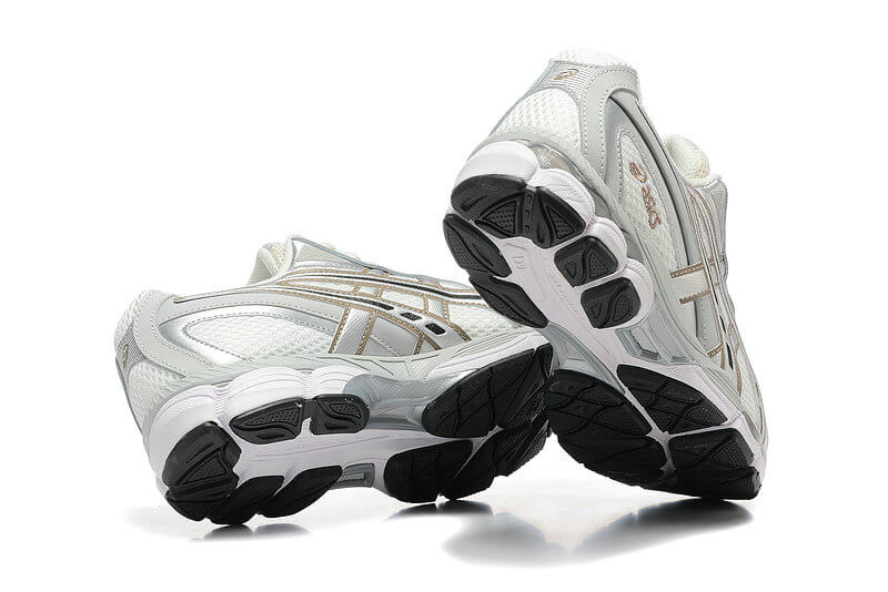 Résultats de l'engagement emblématique de la marque Asics à combiner style et innovation, les sneakers Asics Femme sont des pièces maîtresses de la mode sportive.