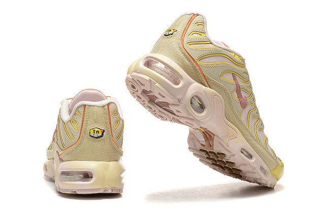 Résultats de l'évolution emblématique de la ligne Nike, les Nike TN Air Max Plus Femme sont un témoignage de l'engagement de Nike à combiner style et innovation.