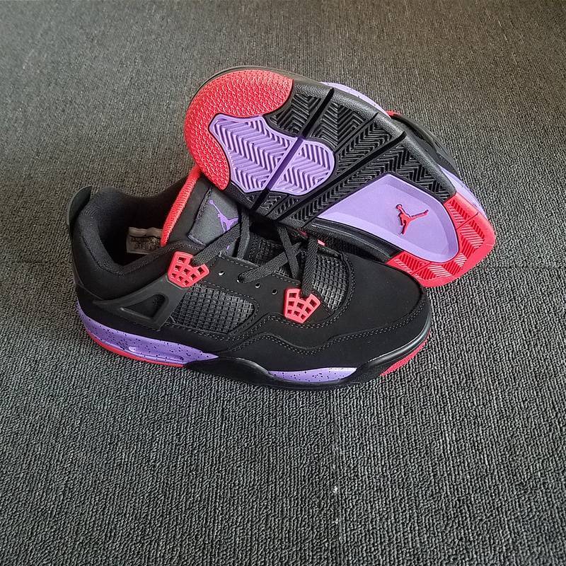 Premièrement : Les baskets Air Jordan 4 Femme se distinguent par leur design iconique et leur capacité à allier style et fonctionnalité.