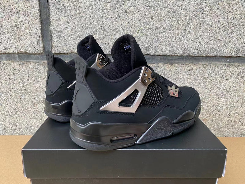 Premièrement : Les baskets Air Jordan 4 Femme se distinguent par leur design iconique et leur capacité à allier style et fonctionnalité.